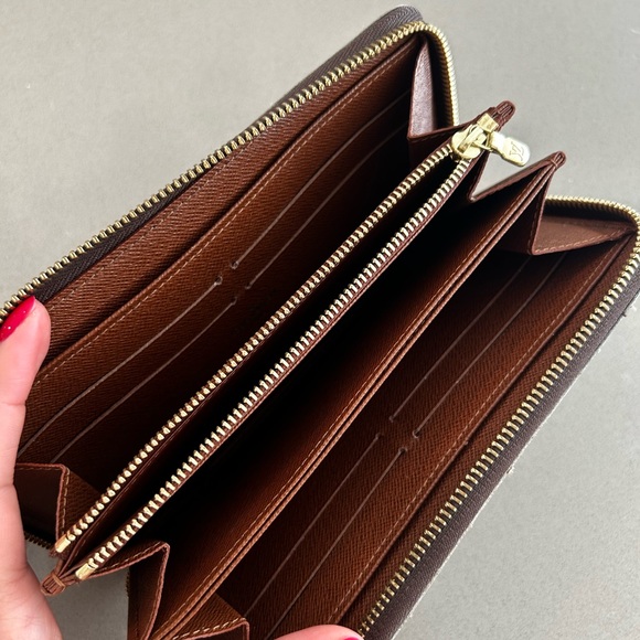 LV Zippy Wallet - Picture 5 of 9